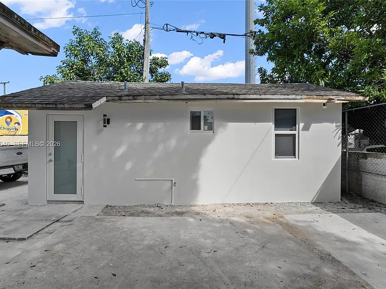 129 SW 9th Ave #3 — Photo 10