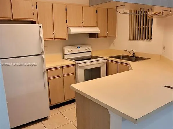 18320 NW 68th Ave APT K, Hialeah, FL 33015