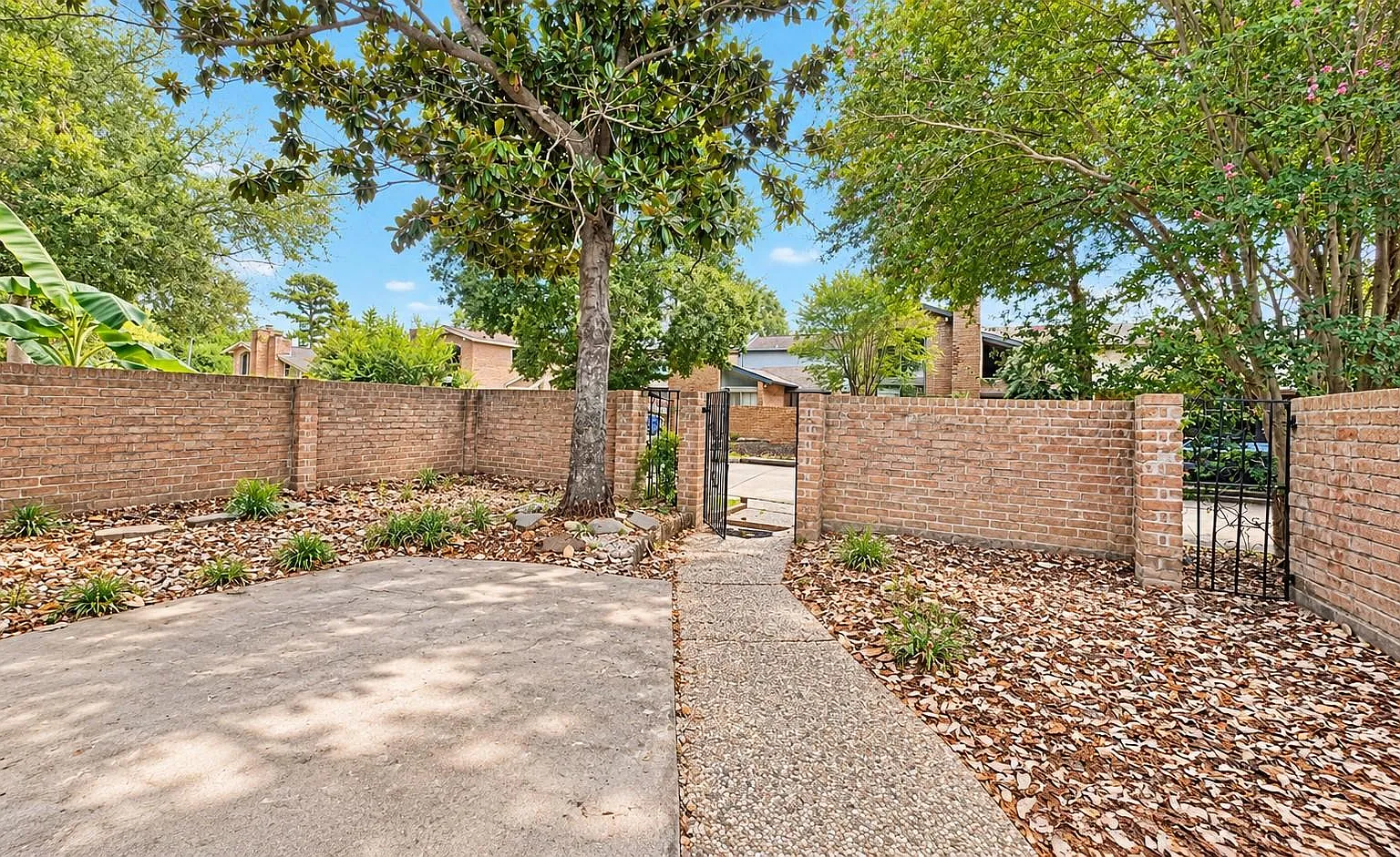 3 bed, 2.0 bath, 1714 sqft, $2,000 — Photo 3