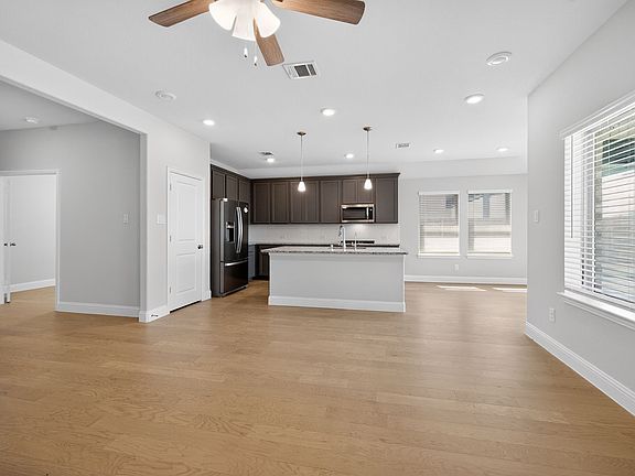 5th image of 1812 Valencia Dr