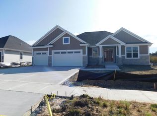 908 Kohlwey Dr, Grafton, WI 53024