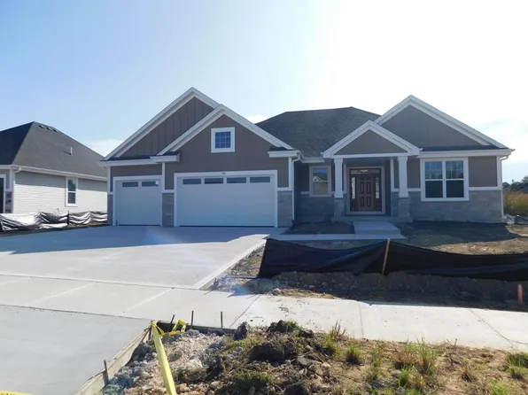 908 Kohlwey DRIVE, Grafton, WI 53024