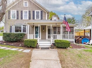 3 Pleasant St, Huntington, MA 01050