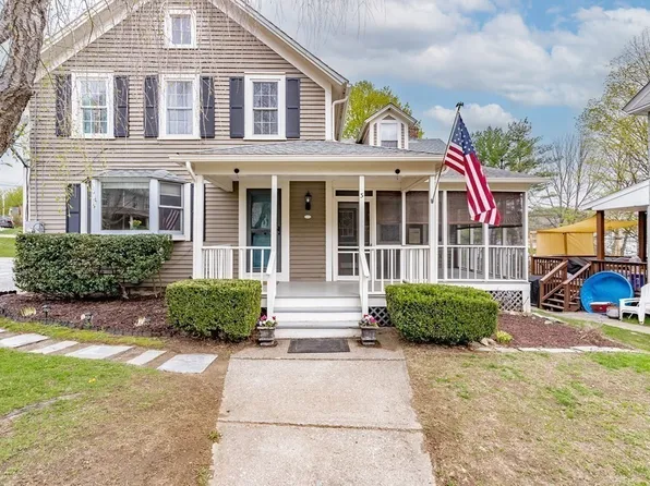 3 Pleasant St, Huntington, MA 01050
