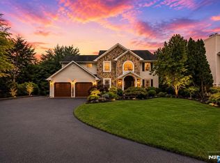 5 Gates Pl, Wayne, NJ 07470