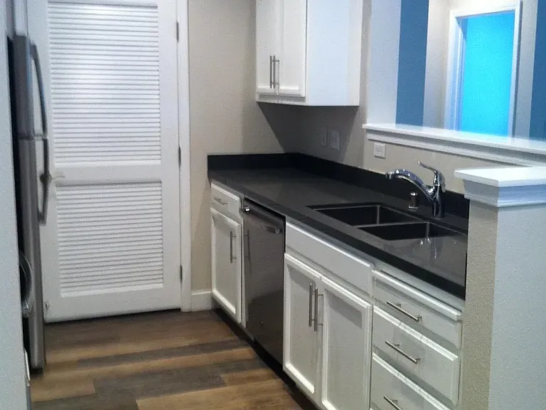 3x2 / 1240 sf - Kitchen