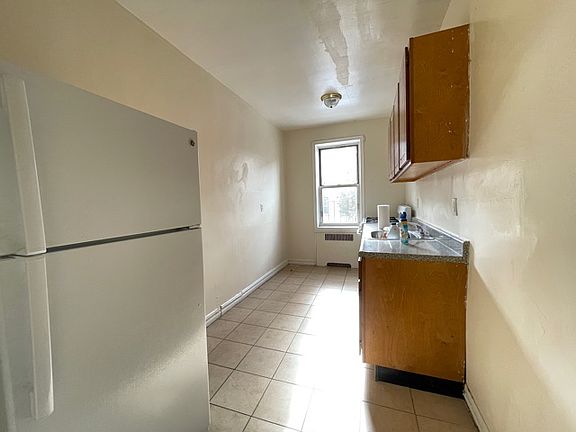 4th image of 100 Winthrop St APT 2F