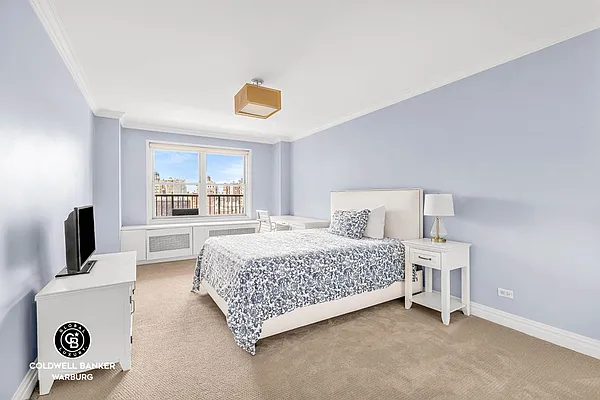 Sold by Coldwell Banker Warburg | media 8