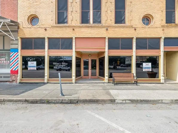 107 E Main St, Eagle Lake, TX 77434