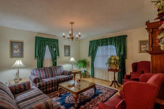 3rd image of 135 Marcella Dr