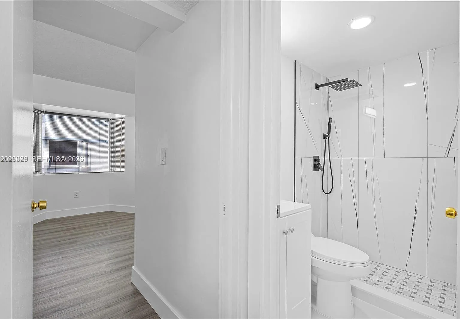 2 bed, 1.5 bath, 823 sqft, $2,500 — Photo 2