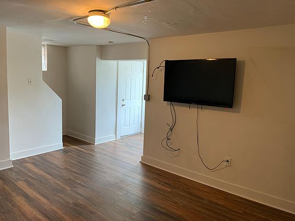 2nd image of 372 S Bouquet St #1