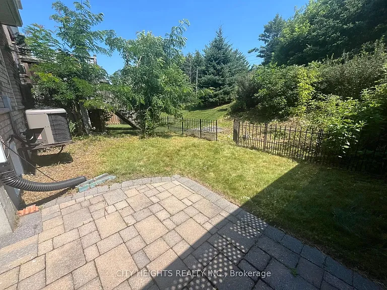 555 Grasslands Ct — Photo 20