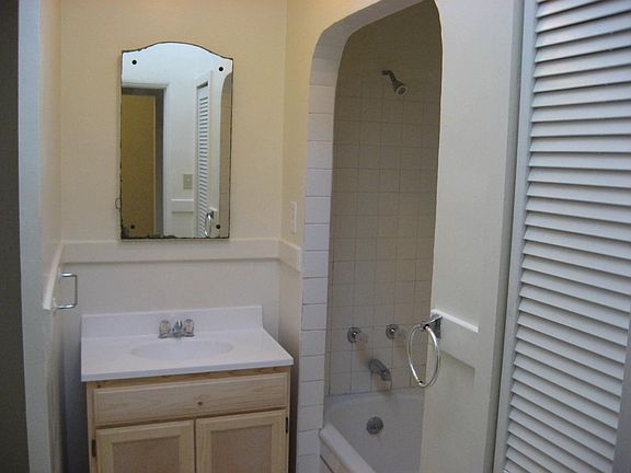 3rd image of 259 E 25th St #259