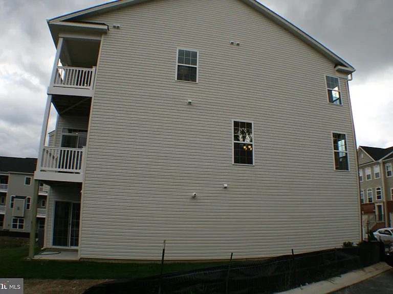 1610 Sun High Ter — Photo 23