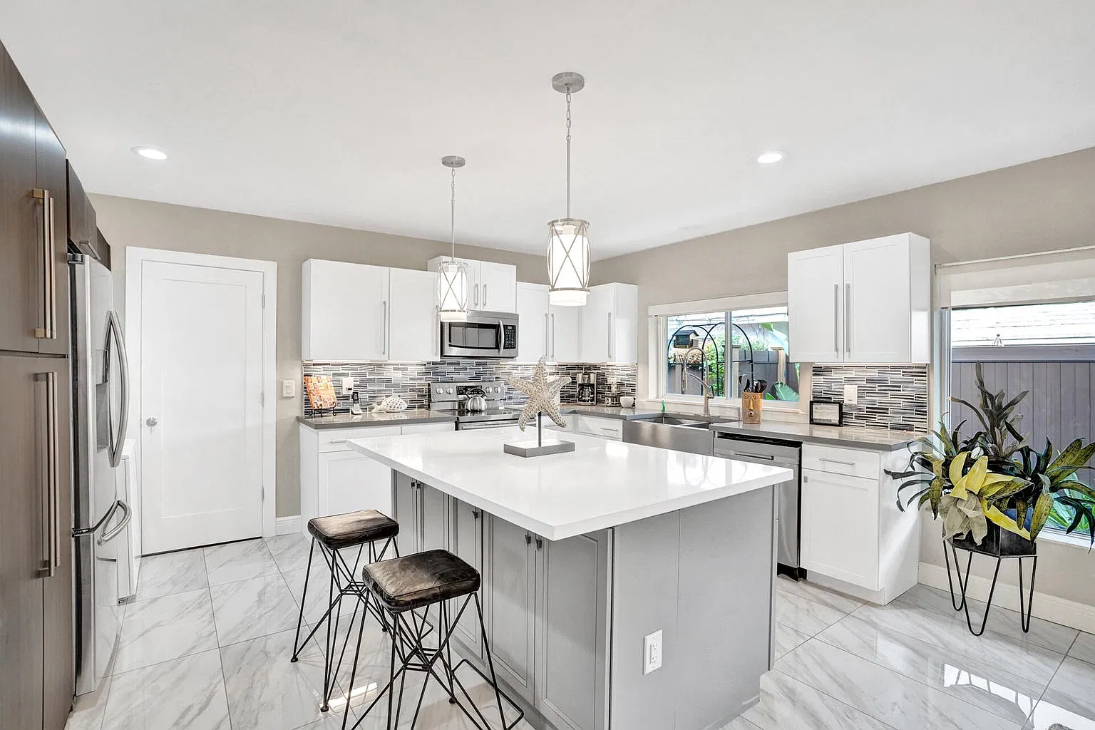 1236 NE 18th Ave — Photo 3