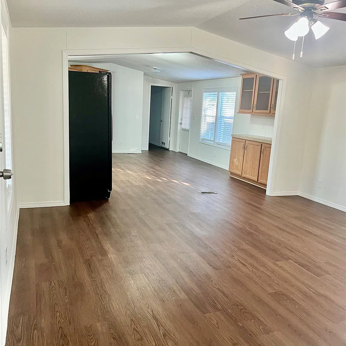 3 bed, 2.0 bath, 1216 sqft, $1,350 — Photo 2