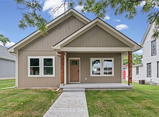 314 W 4th St, Cameron, MO 64429