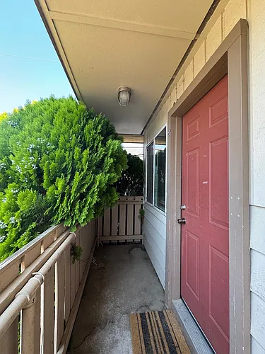 1100 N B St Photo 1