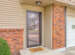 6221 Cottonwood Dr, Shawnee, KS 66216