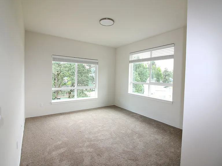 Creek's Edge Apartments — Photo 75