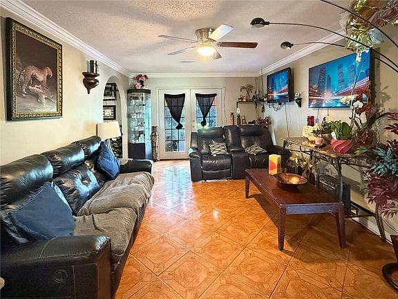 3rd image of 4038 Riviera Dr
