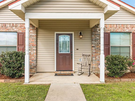3rd image of 200 Bottle Brush Ln