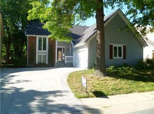 608 NE Burning Tree St, Lees Summit, MO 64064