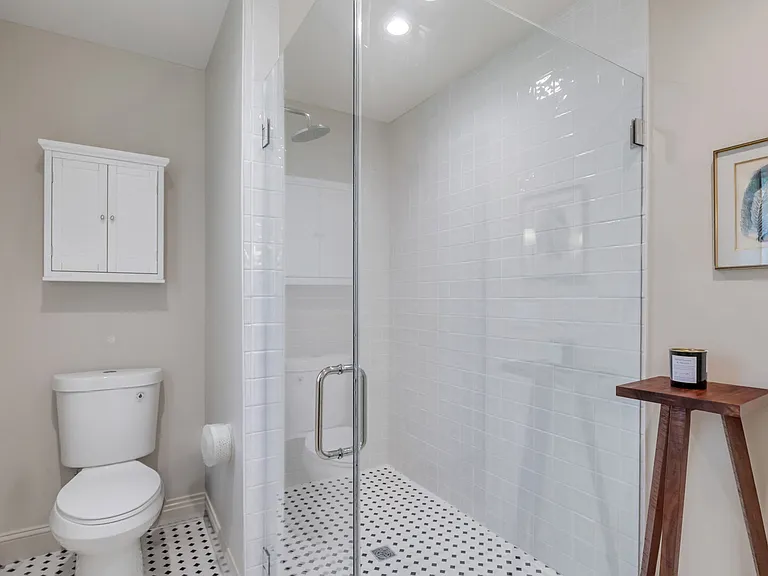 6045 Sound Ave — Photo 25