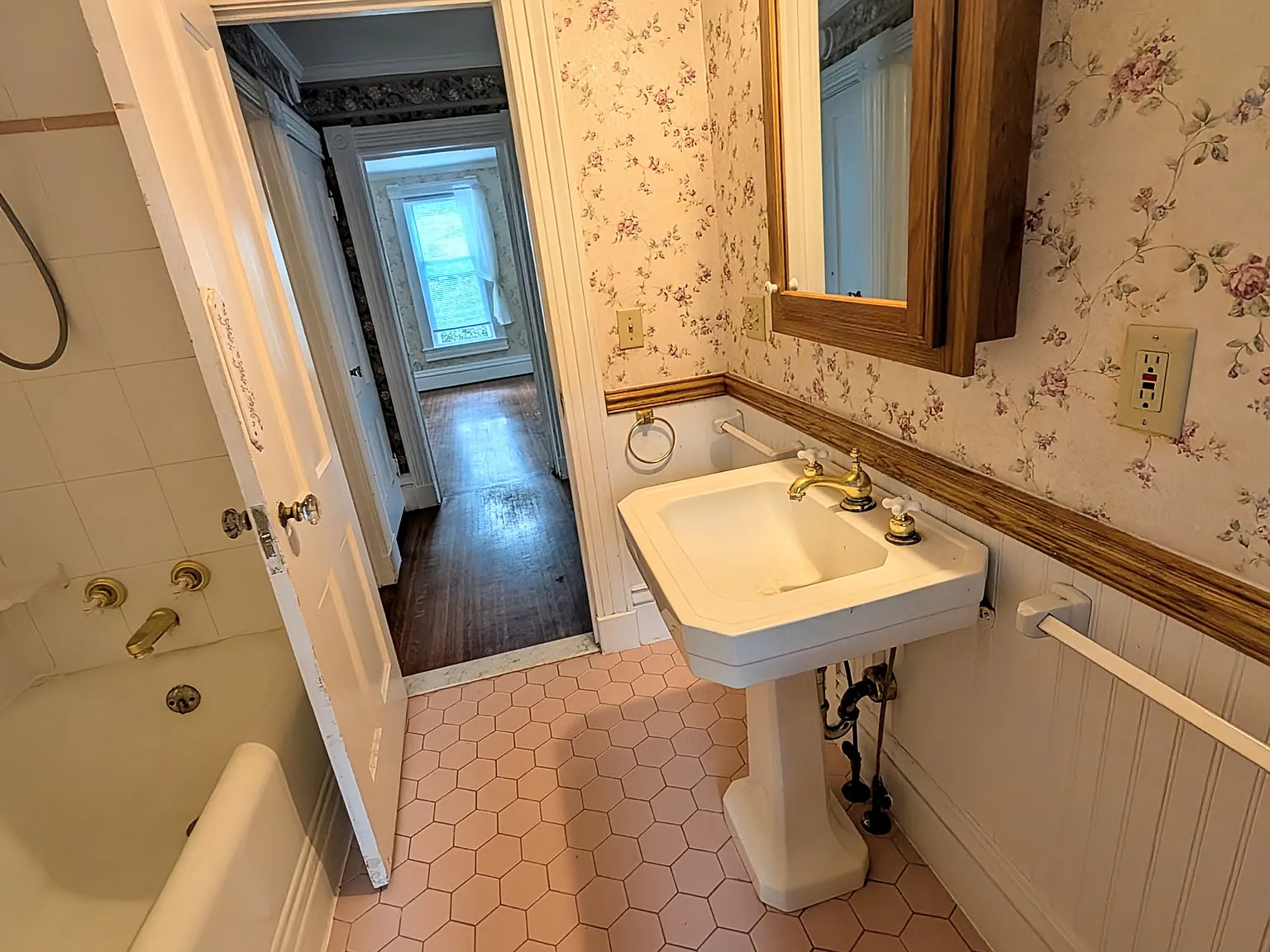 2 bed, 900 sqft, $1,050 — Photo 3