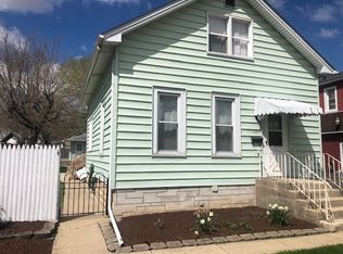 927 N Hickory St, Joliet, IL 60435