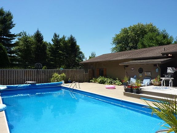 3rd image of 20 Crozier Ct NE