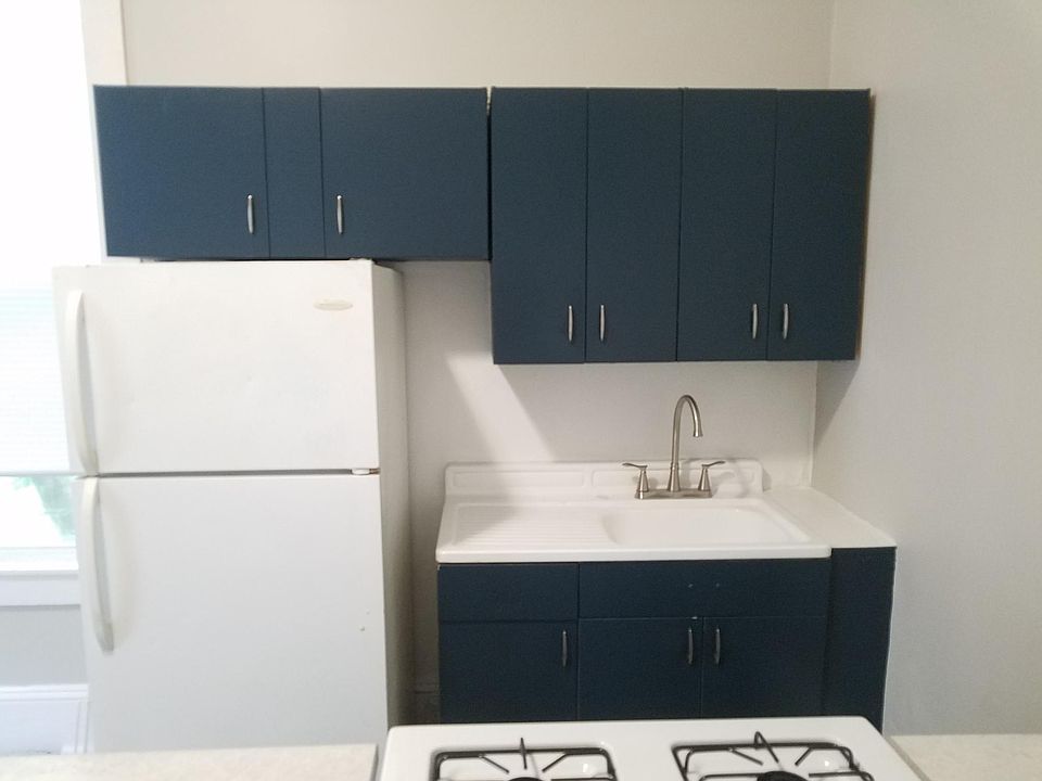 2nd image of 707 W 4th St #1