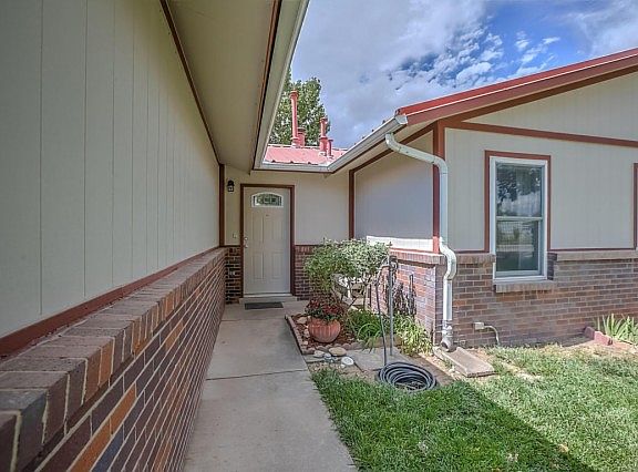 5th image of 695 Green Acres Ln