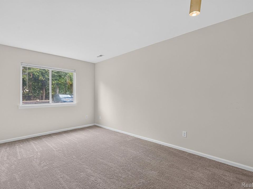 1127 S Lake Dr Unit 117, photo 9
