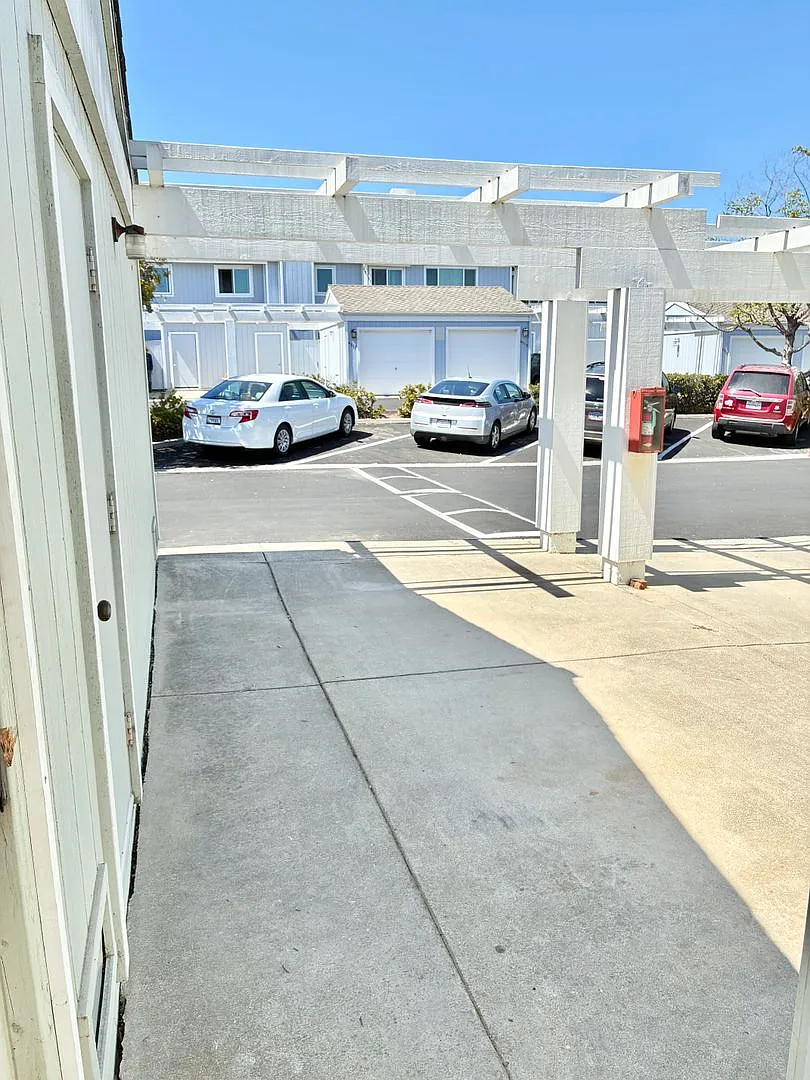 Goleta Townhouse Available Now! — Photo 2