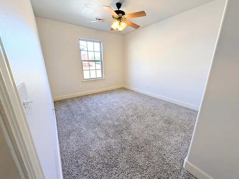 2944 W Old Farmington Rd — Photo 7