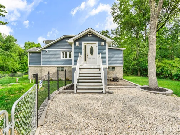 6 Kates Trak, Mount Holly, NJ 08060