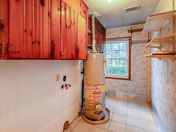 4th image of 4226 Hiddenbrook Dr