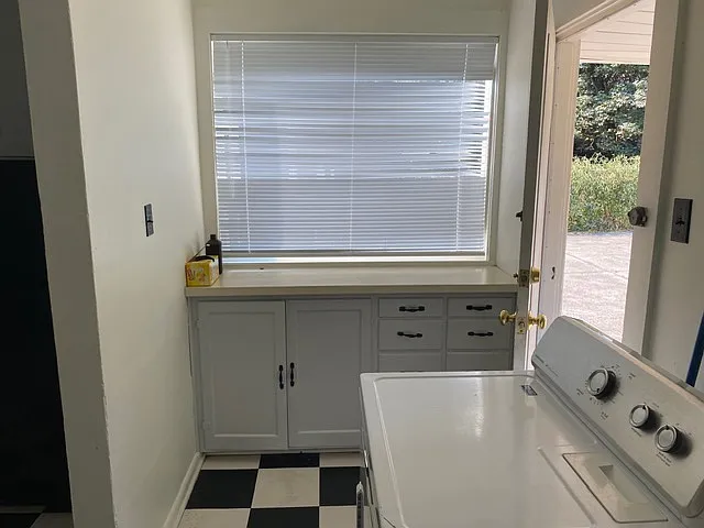 Rear Entry and Laundry