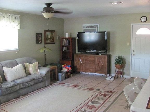 5th image of 1136 Pine Ave