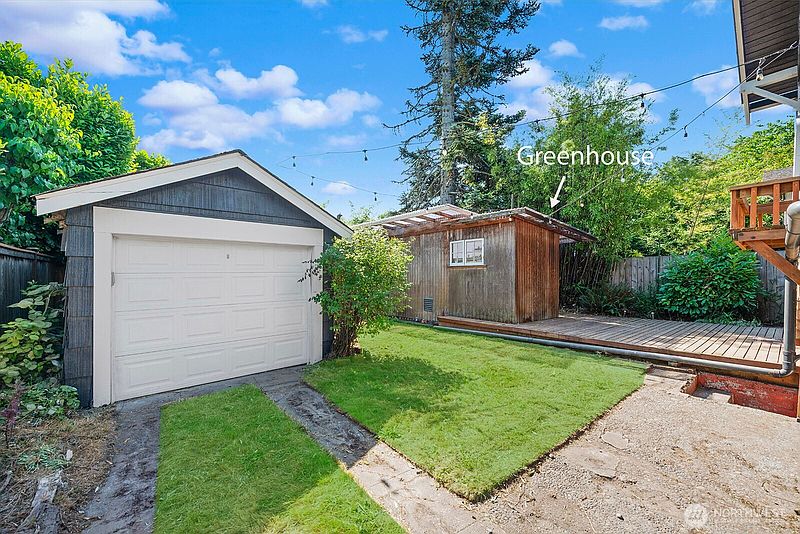 3rd image of 5330 9th Avenue NE