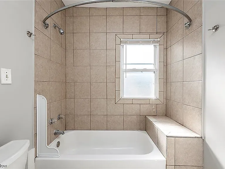 3 bed, $1,400 — Photo 3