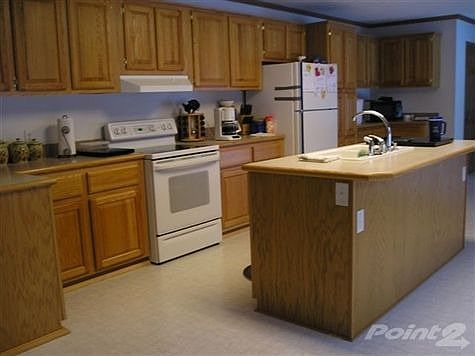 nice flow to kitchen