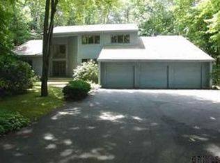 14 Wildwood Ct, Clifton Park, NY 12065