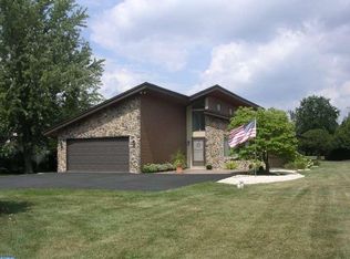 2470 Hillcrest Rd, Quakertown, PA 18951