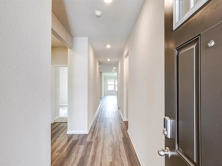 4905 Hazelnut Ln — Photo 5
