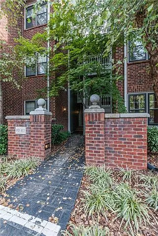 405 Ashlawn Ct — Photo 1