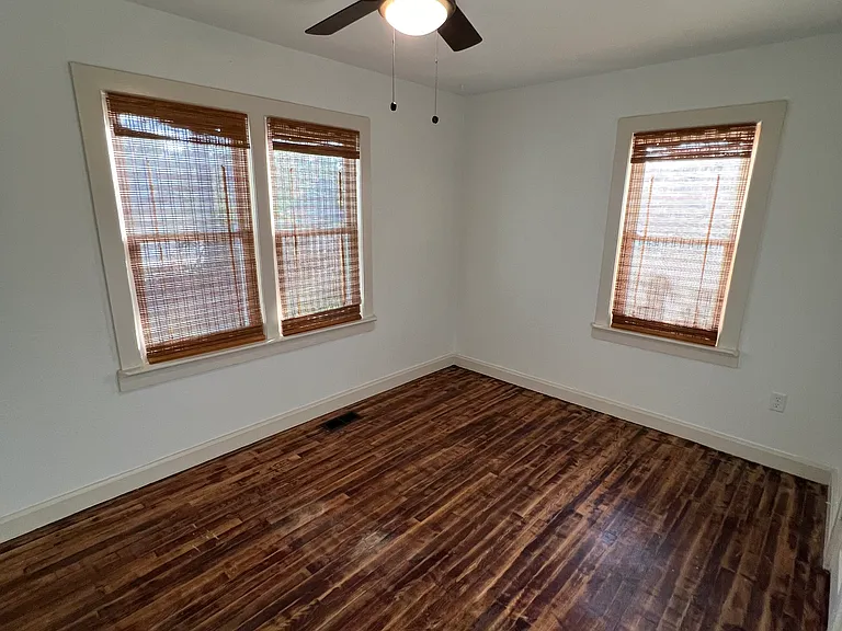 517 W Maple St — Photo 9
