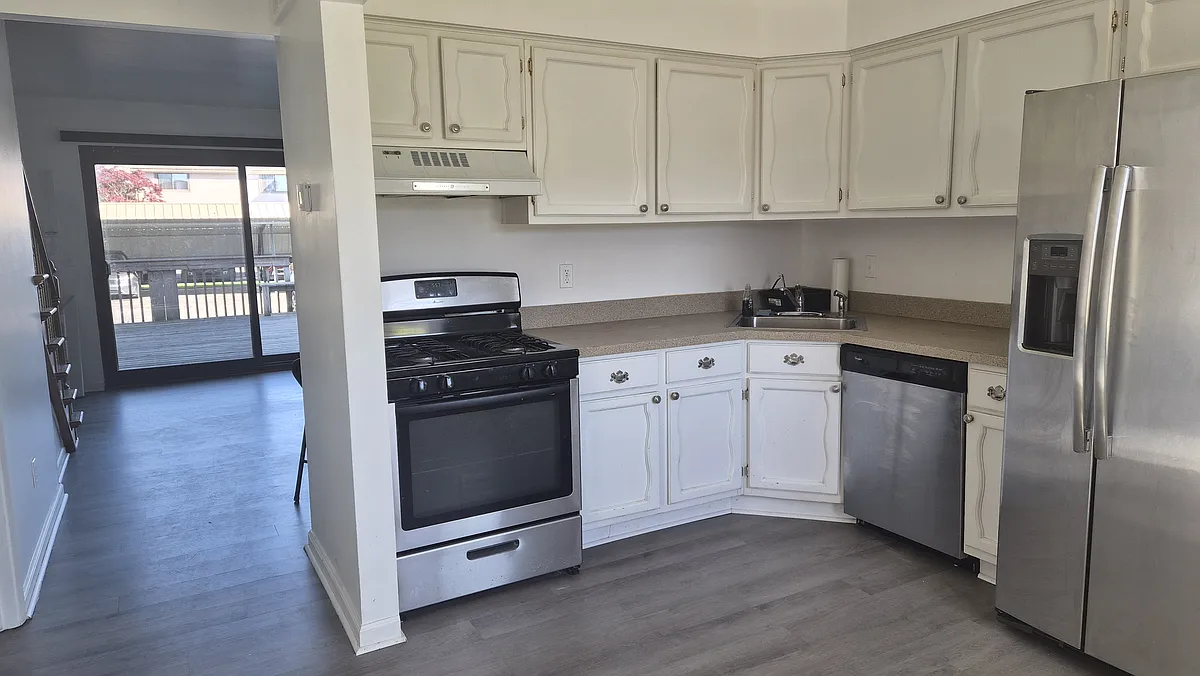 Kitchen - 50636 Jefferson Ave #A3